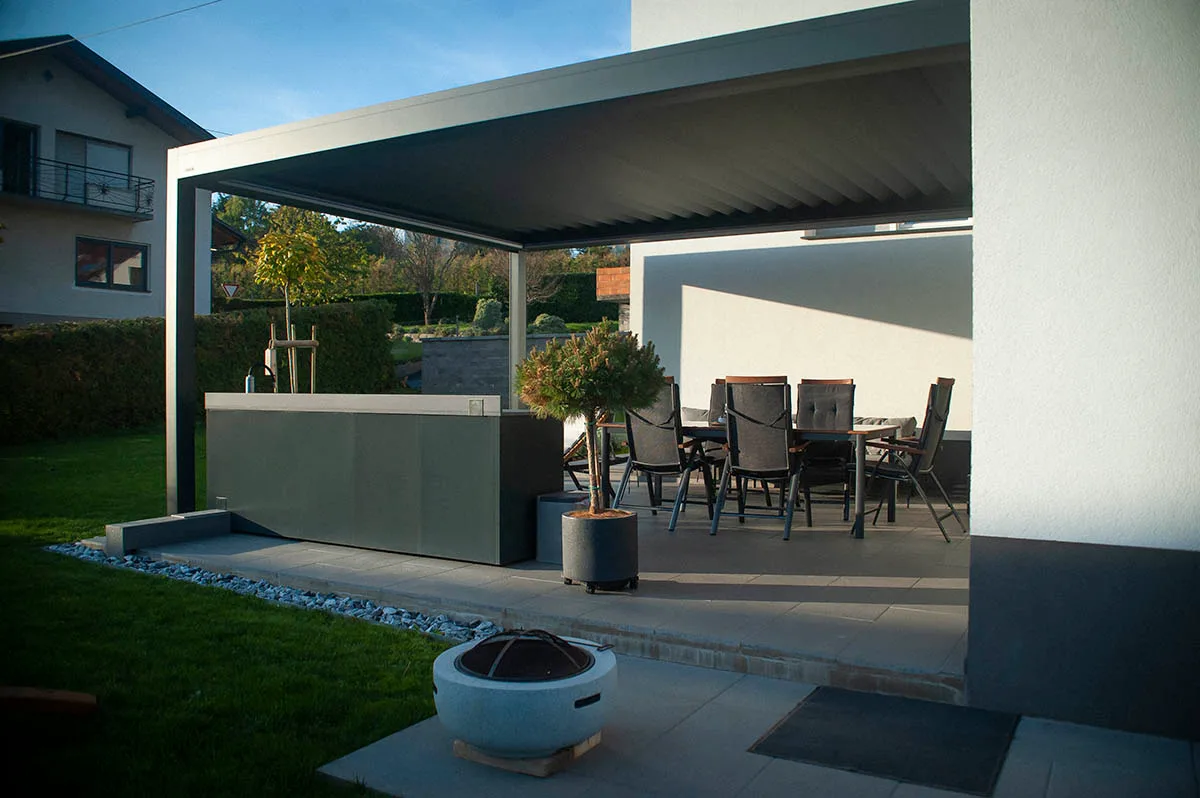 Lamelna pergola Brustor B200 XL, več kot le zaščita pred soncem